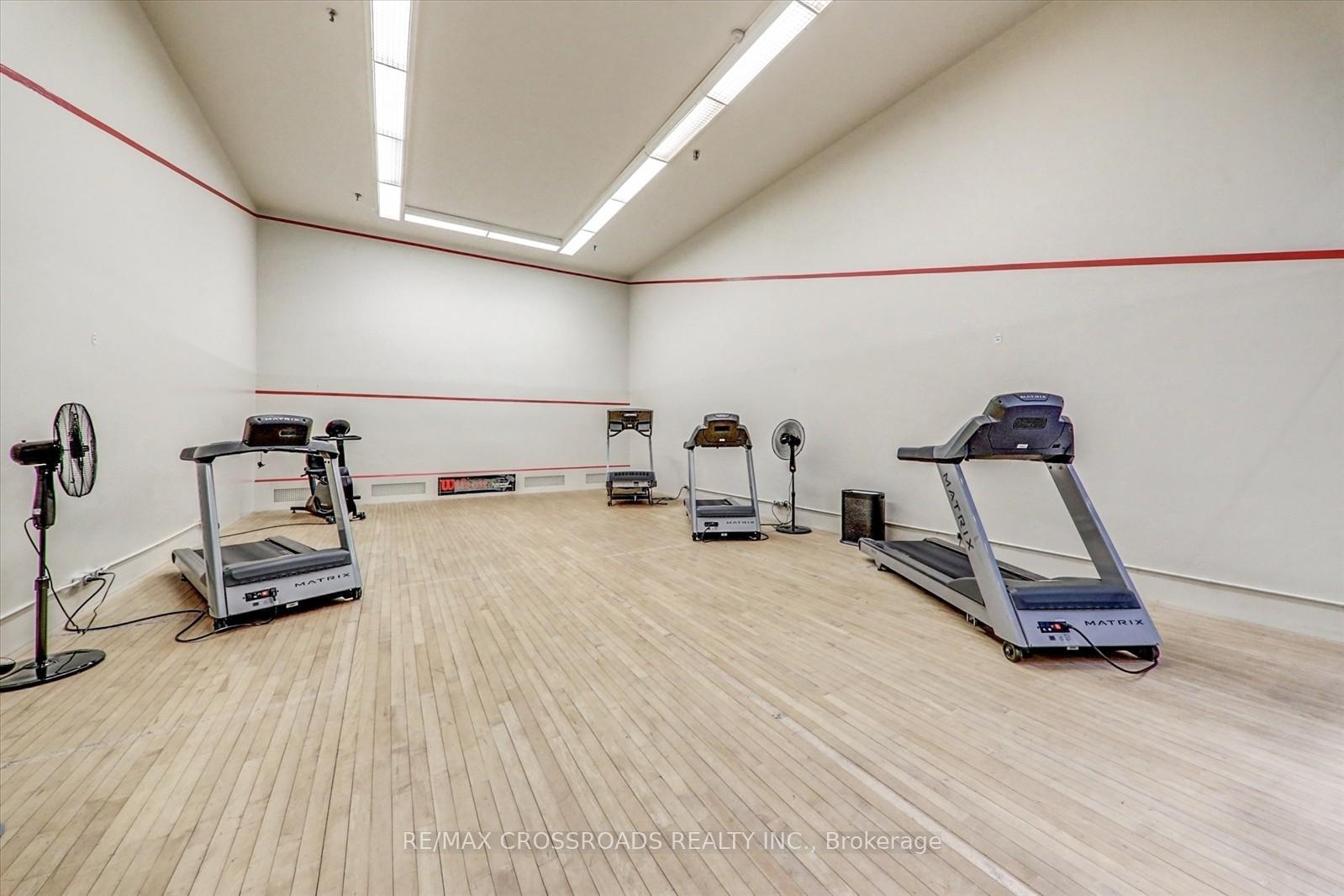 2 Bedrooms Condo at 400 Mclevin, Toronto For sale