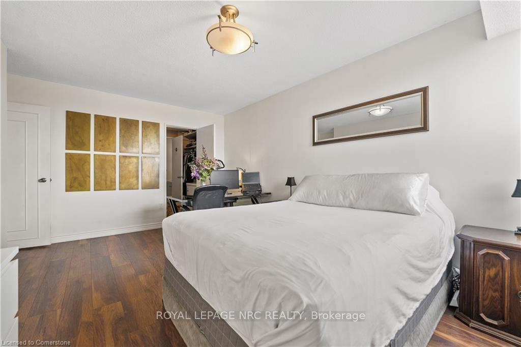 2 Bedrooms Condo at 500 GREEN,  Hamilton For sale