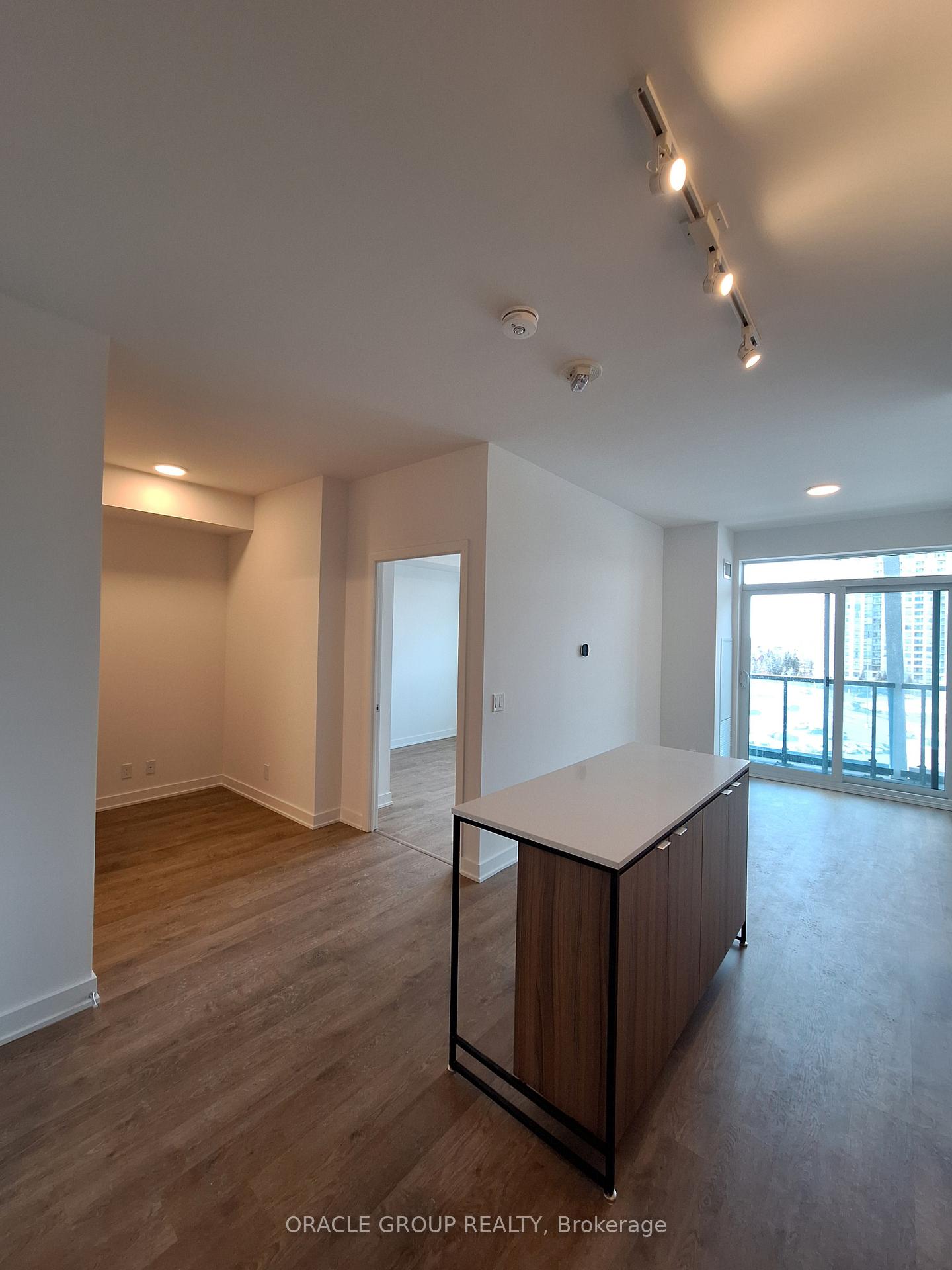 2 Bedrooms Condo at 30 Upper Mall,  Vaughan For sale