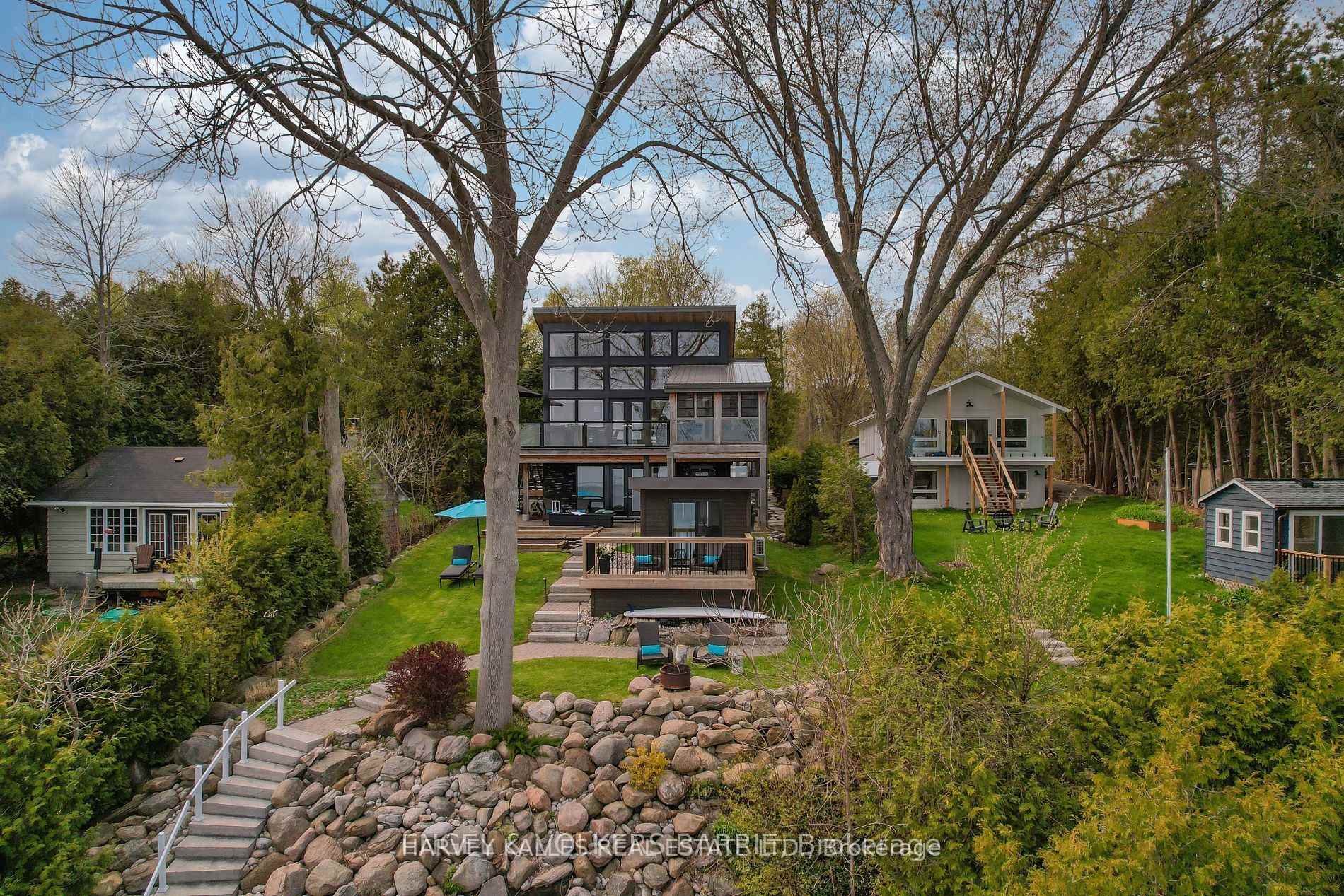 2369 Lakeshore Road E