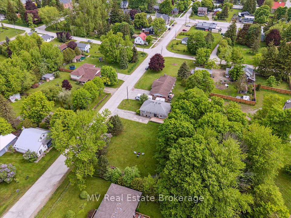 25 Graham Street, Mapleton, ON N0B 1A0