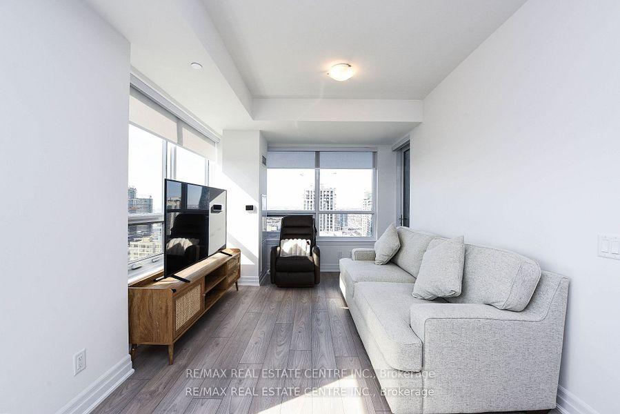 2 Bedrooms Condo at 36 Elm, Mississauga For sale