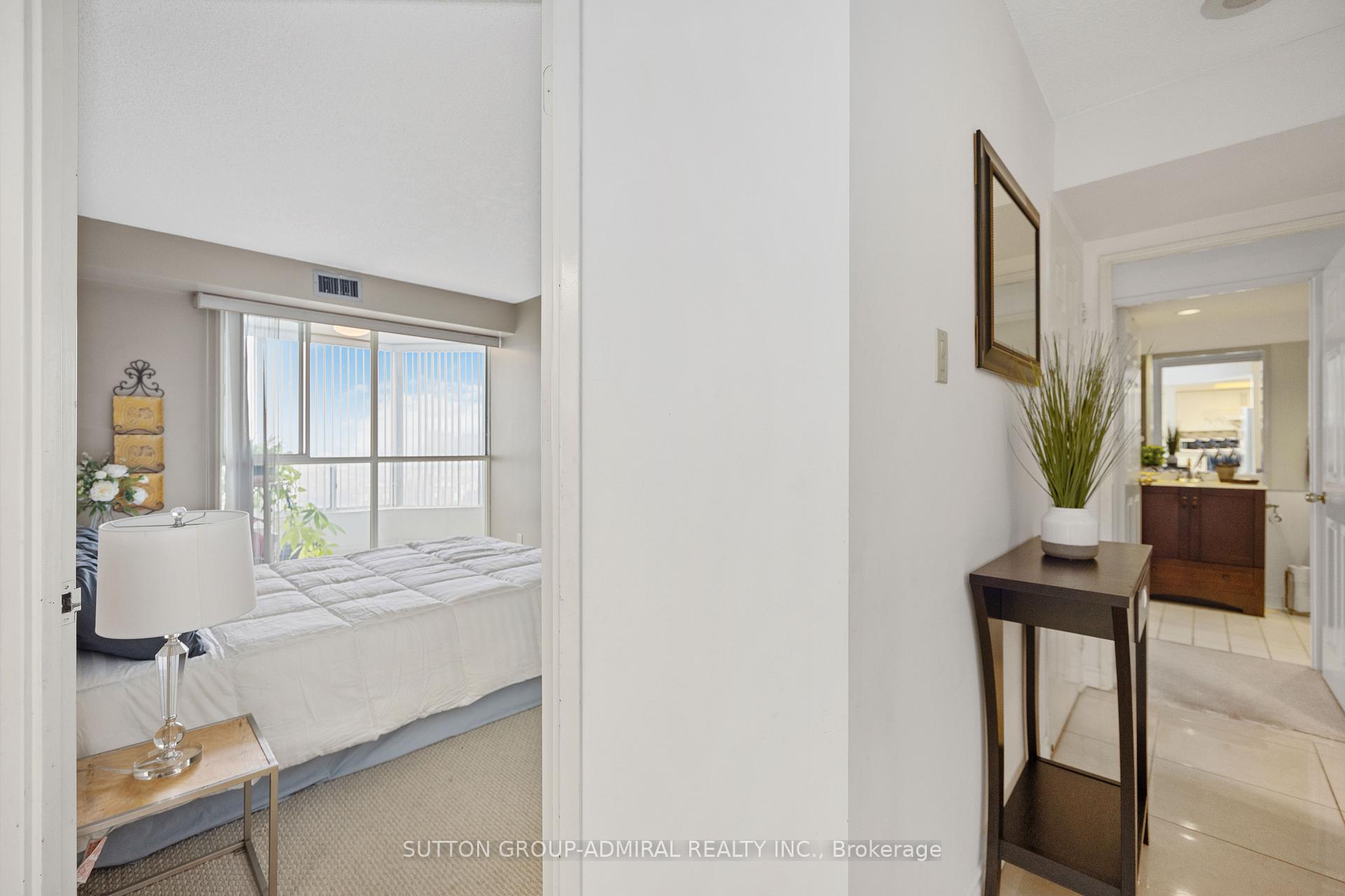 3 Bedrooms Condo at 4460 Tucana, Mississauga For sale