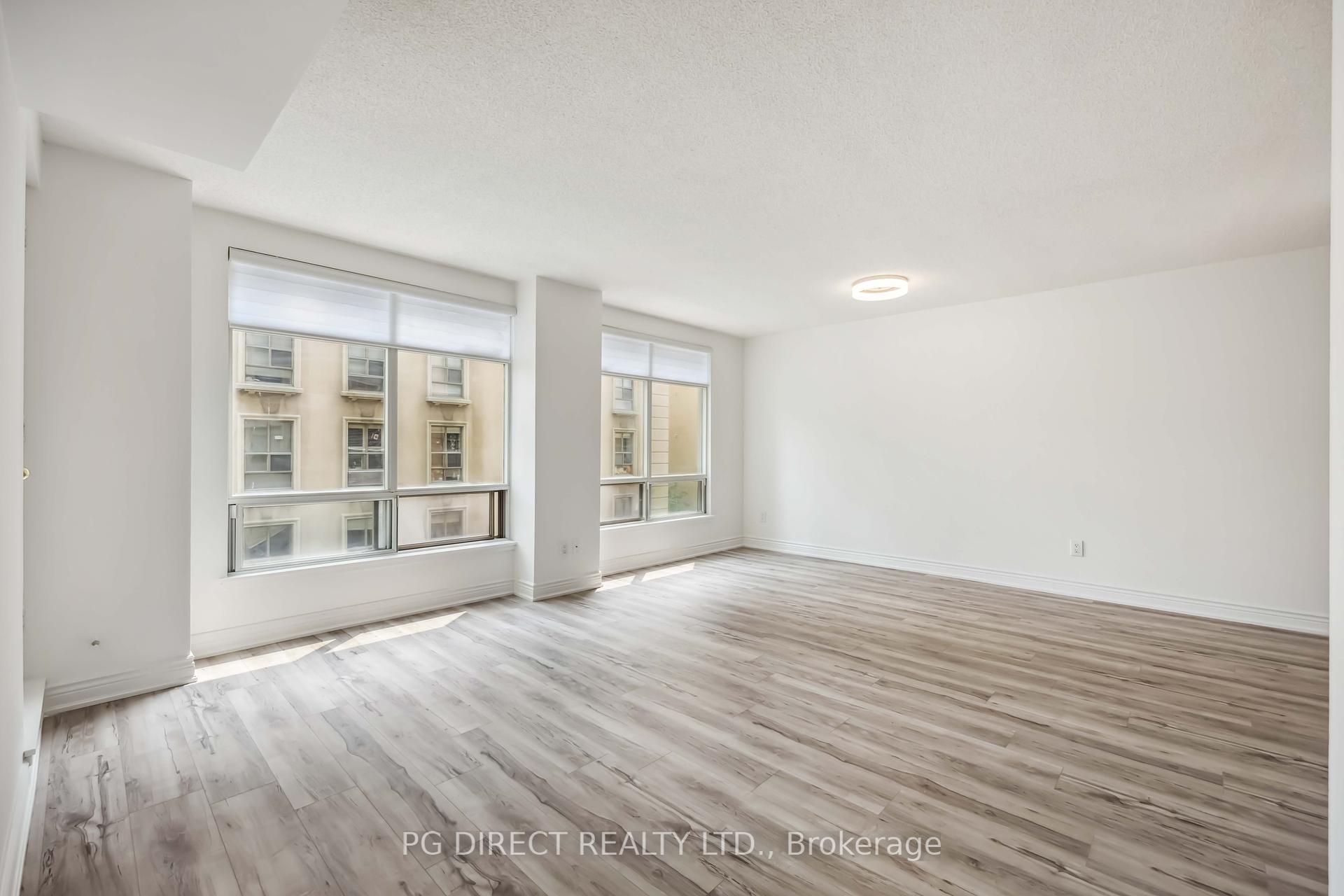 2 Bedrooms Condo at 99 Hayden, Toronto For sale