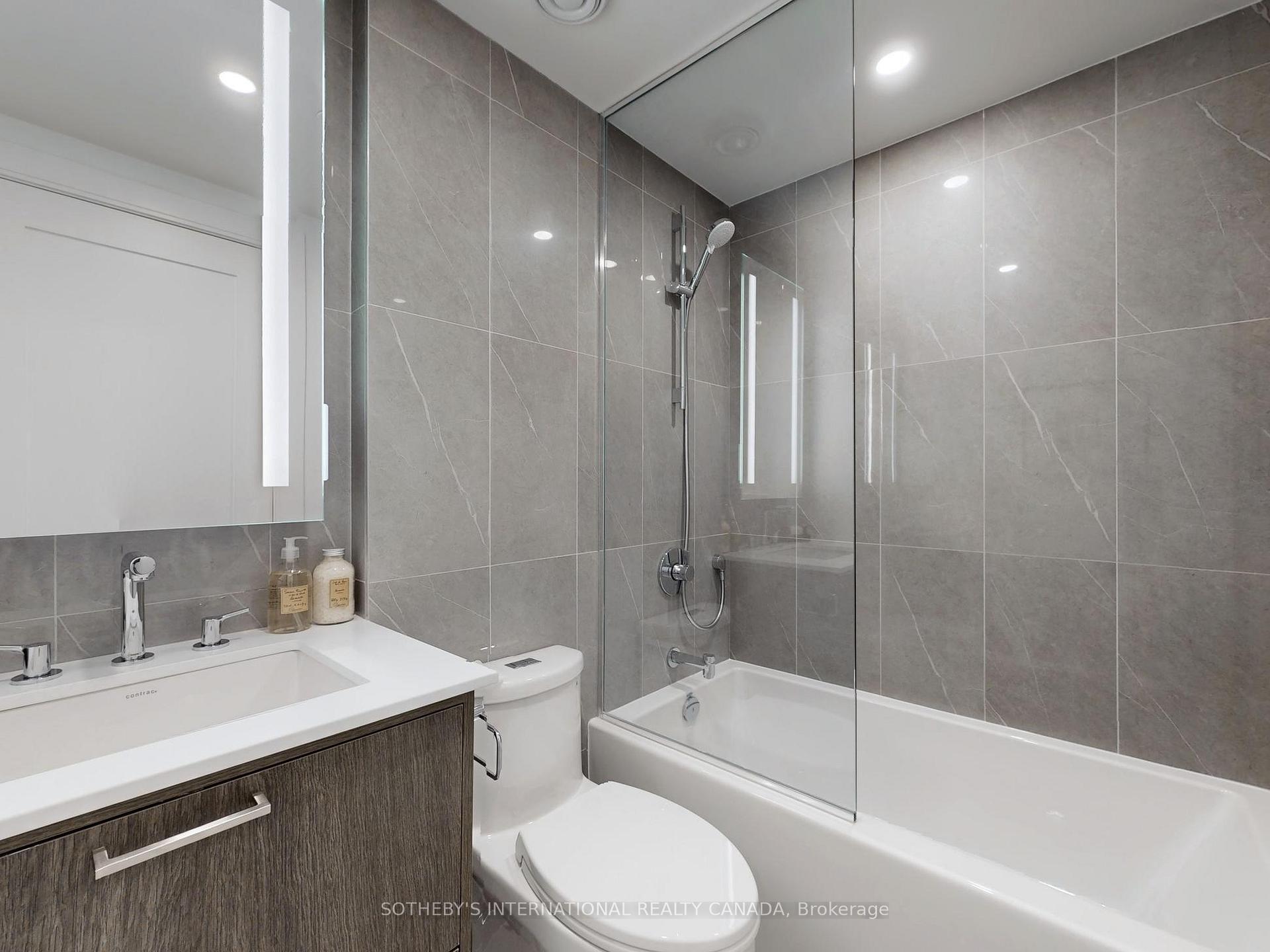 3 Bedrooms Condo at 30 Inn On the Park, Toronto For sale