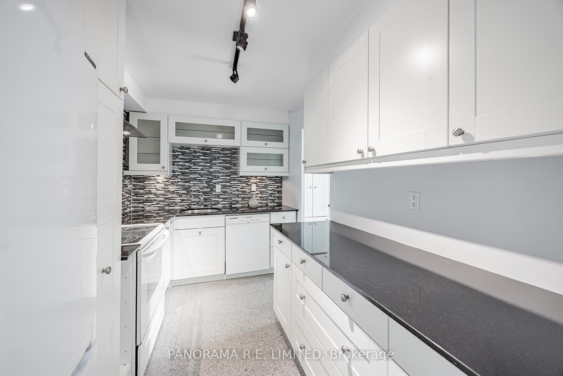 4 Bedrooms Condo at 15 La Rose, Toronto For sale