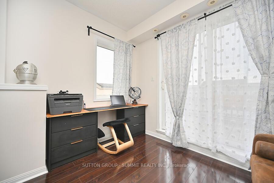 3 Bedrooms Condo at 633 DUNDAS,  Mississauga For sale