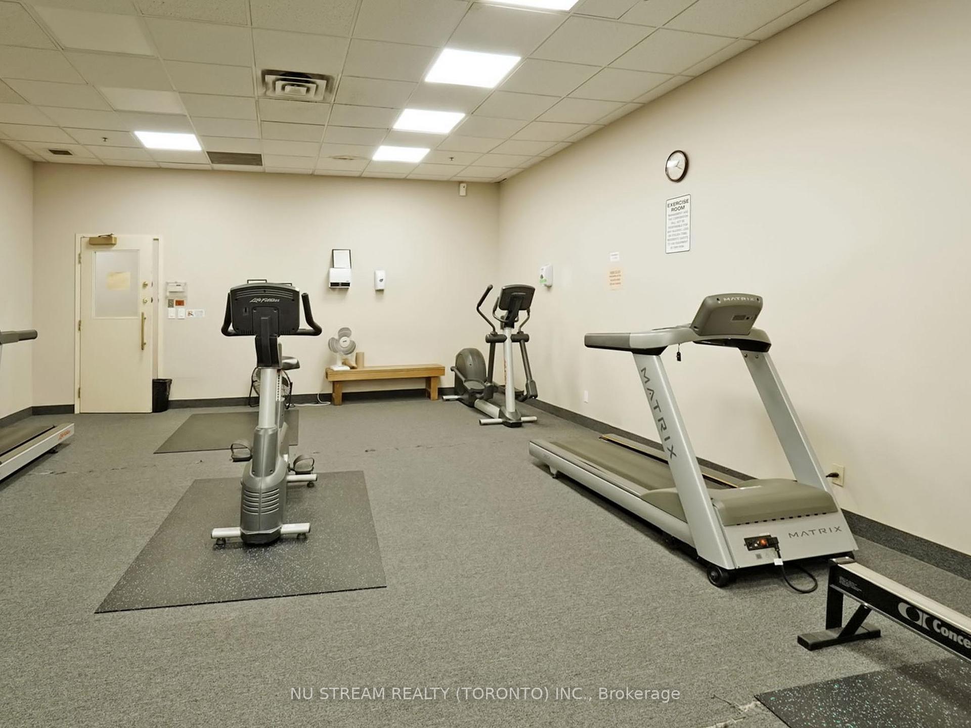 2 Bedrooms Condo at 18 Lee Centre,  Toronto For sale
