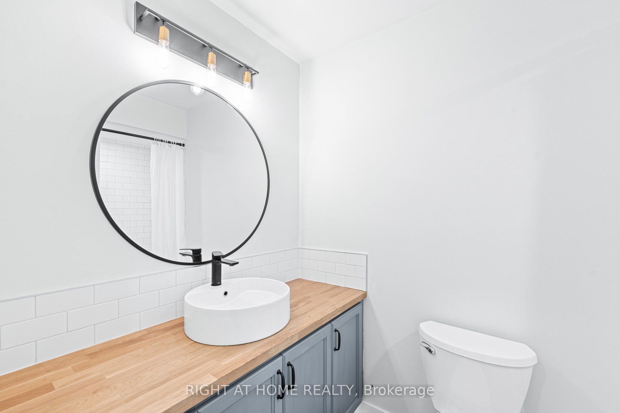 8777 Dufferin Street, #13