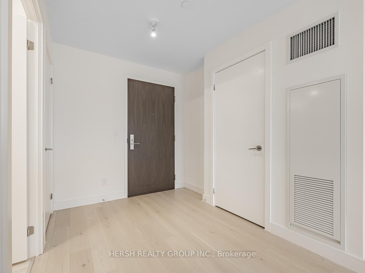 2 Bedrooms Condo at 160 Kingsway,  Toronto For sale