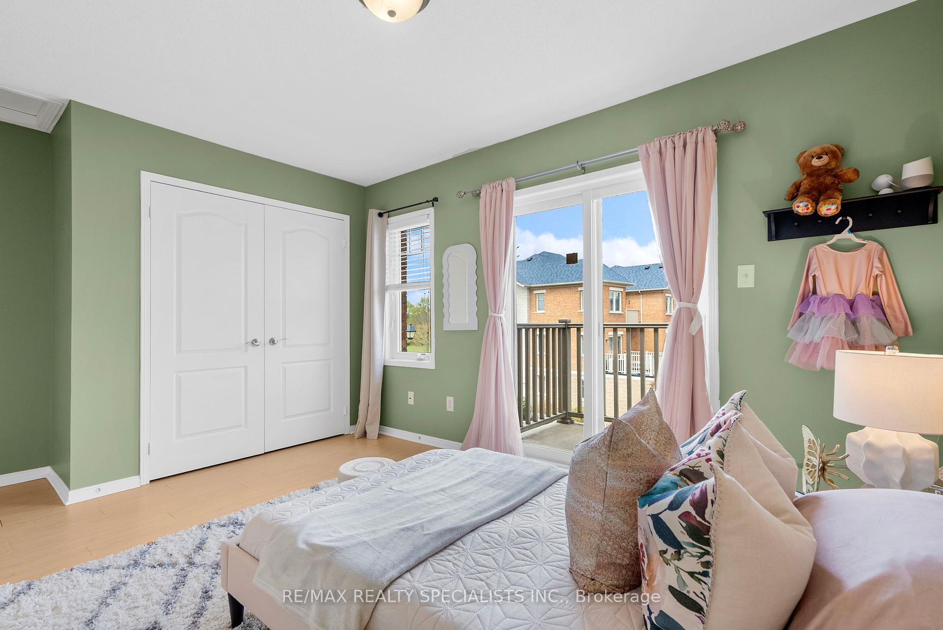 2 Bedrooms Condo at 3985 Eglinton, Mississauga For sale