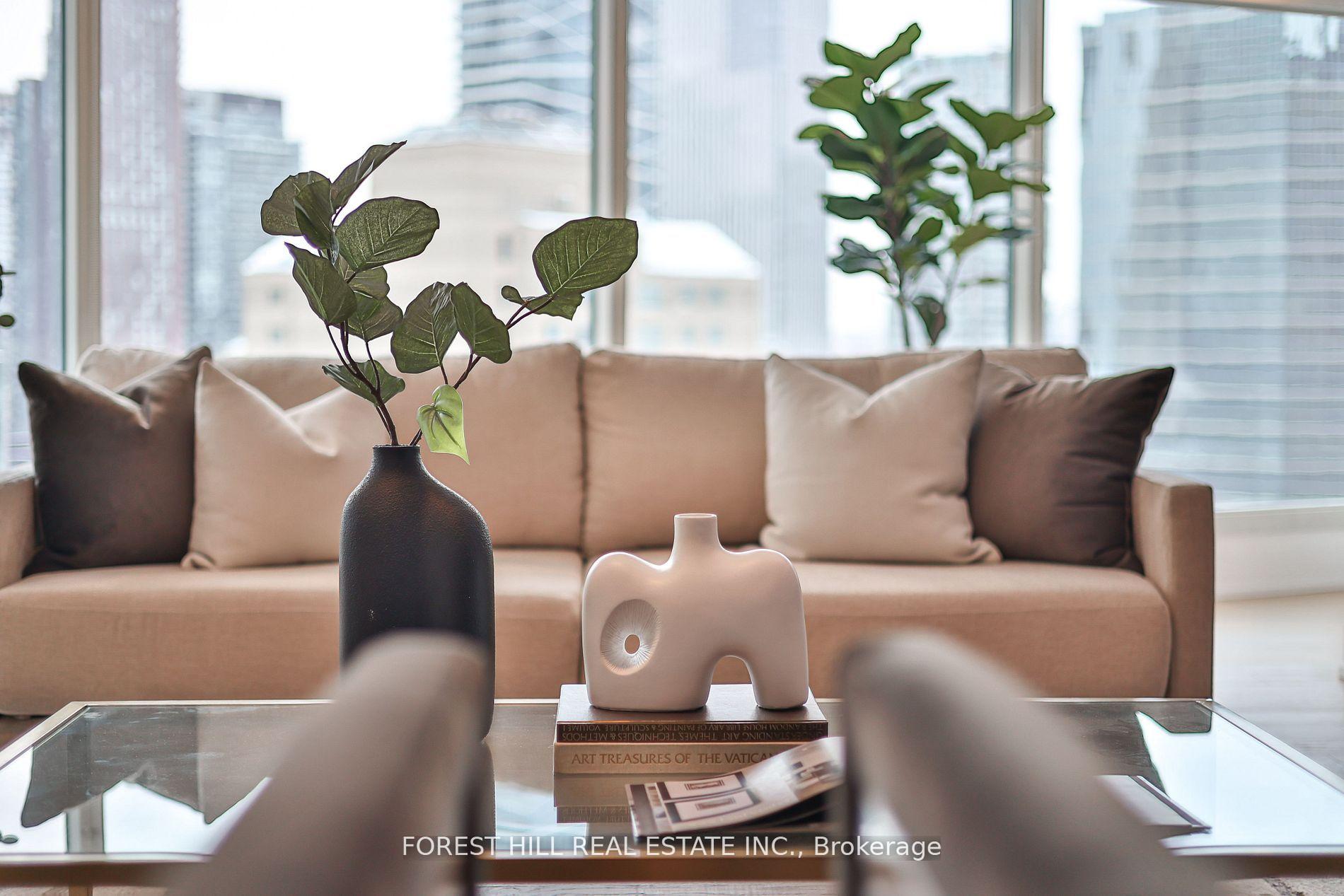 3 Bedrooms Condo at 33 University, Toronto For sale