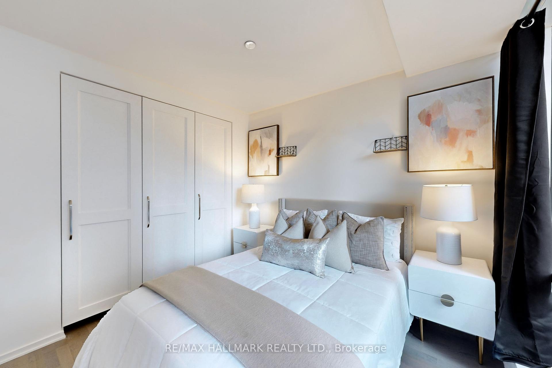 3 Bedrooms Condo at 1 Bloor,  Toronto For sale