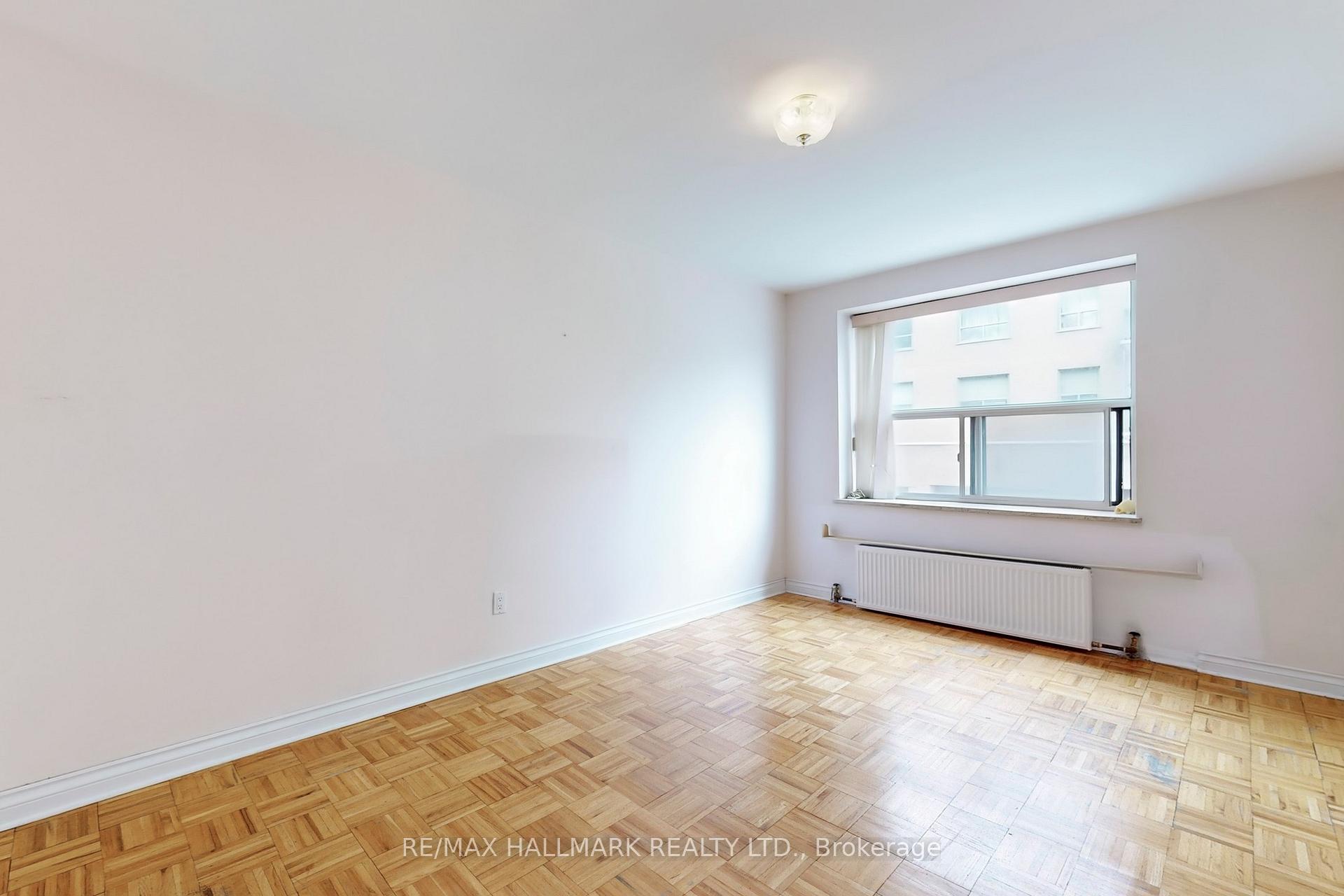 2 Bedrooms Condo at 50 Gulliver, Toronto For sale