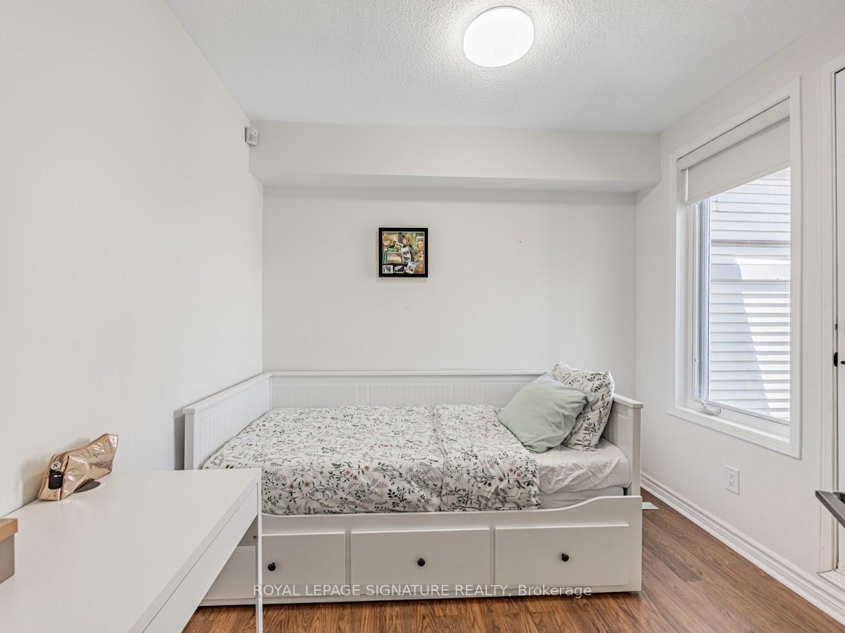 3 Bedrooms Condo at 1211 Parkwest, Mississauga For sale