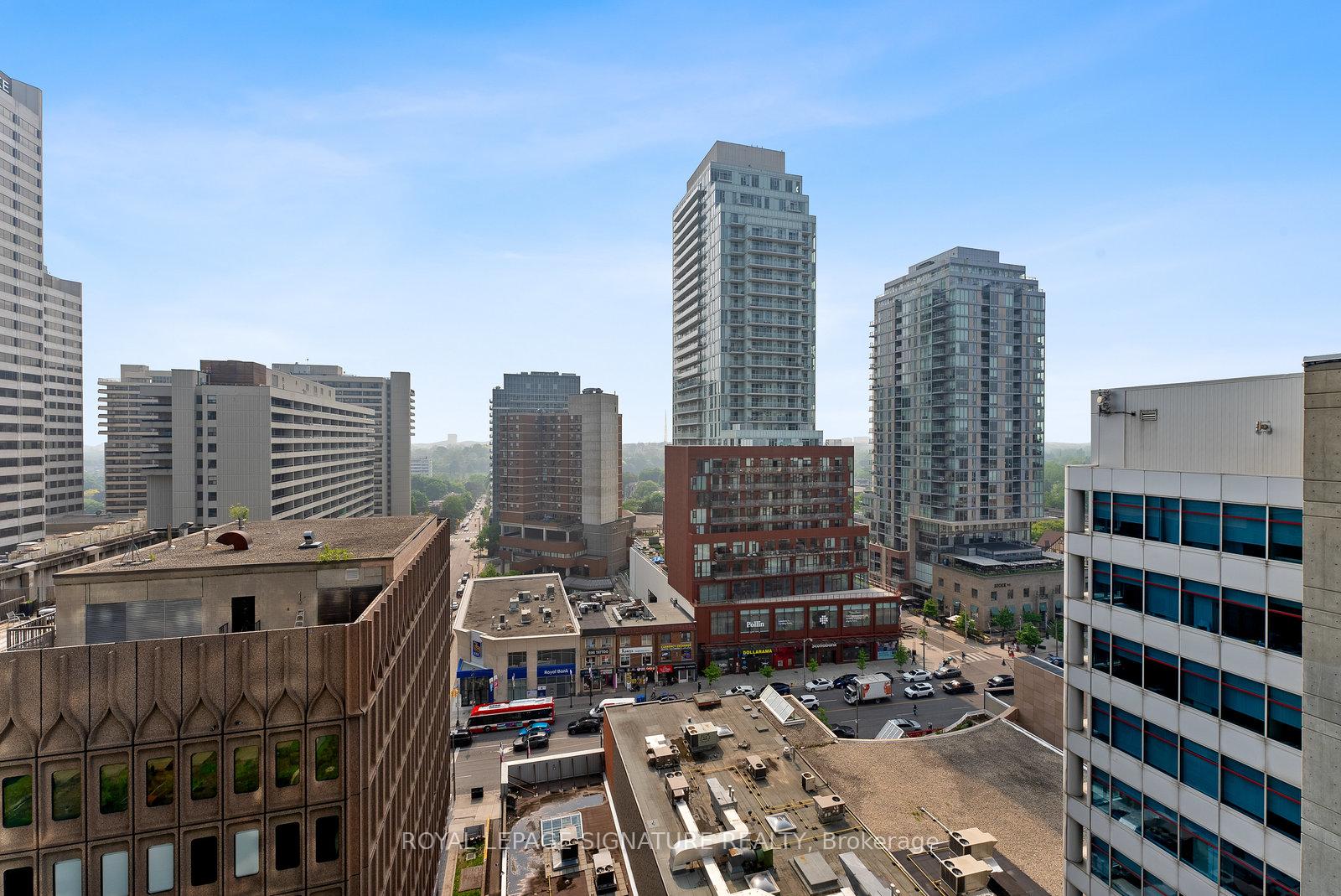 2 Bedrooms Condo at 30 Roehampton, Toronto For sale