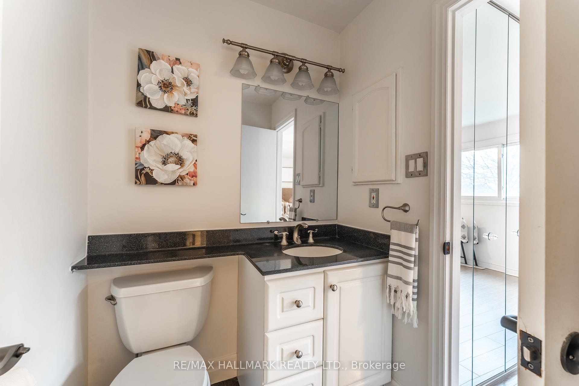 3 Bedrooms Condo at 60 Bards Walkway, Toronto For sale