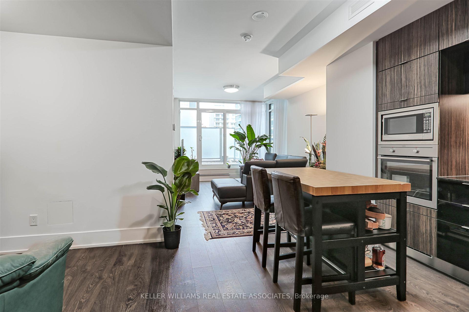 2 Bedrooms Condo at 15 Merchants’ Wharf, Toronto For sale