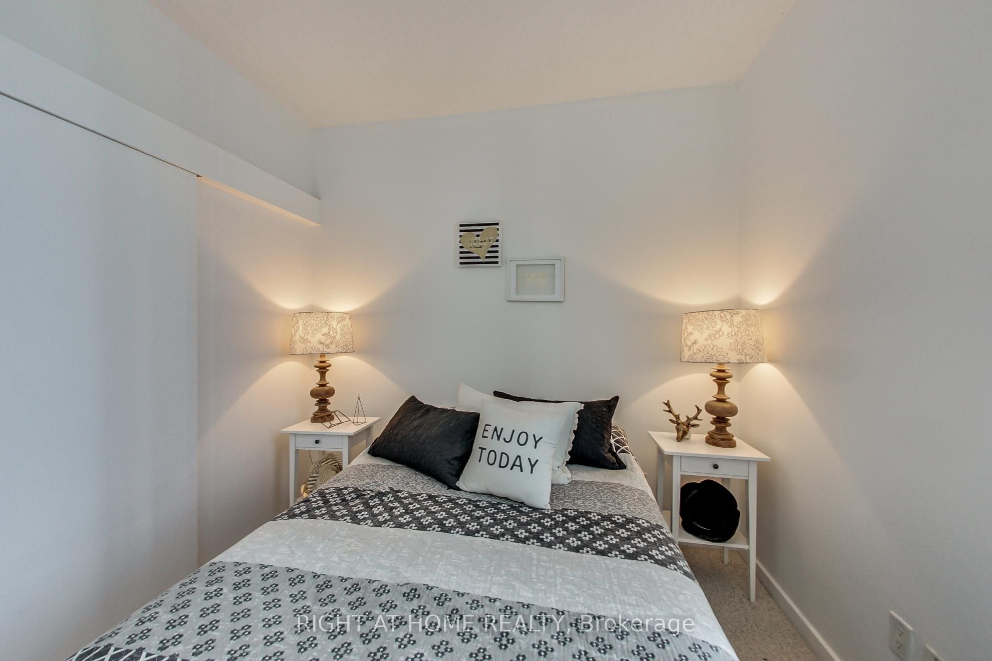 8 York Street W, #3102