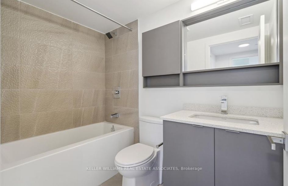 415 Main Street W, #318