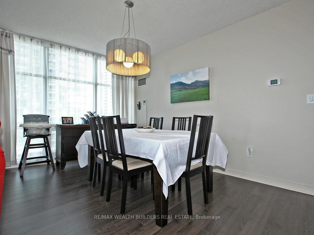 3 Bedrooms Condo at 35 Mariner,  Toronto For sale