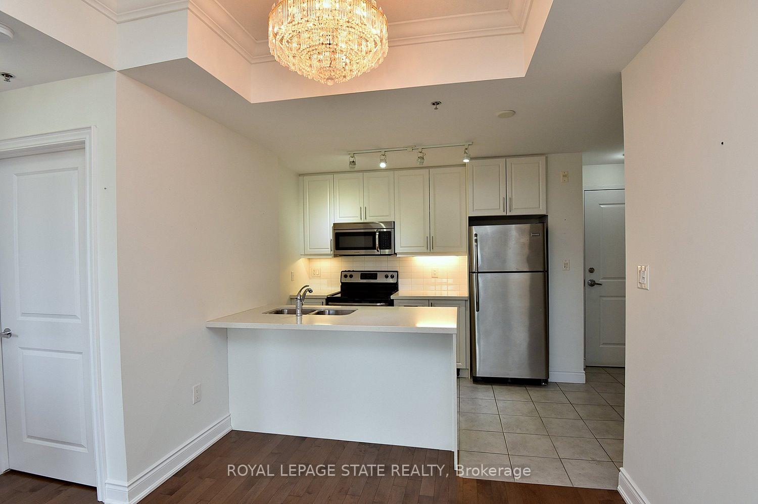 2 Bedrooms Condo at 90 Charlton, Hamilton For sale