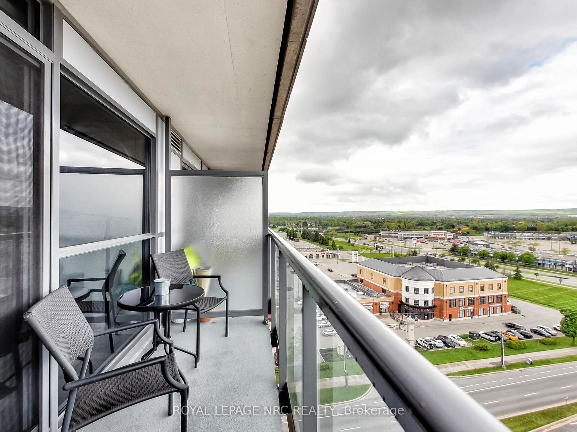 2 Bedrooms Co-op at 1940 Ironstone, Burlington For sale