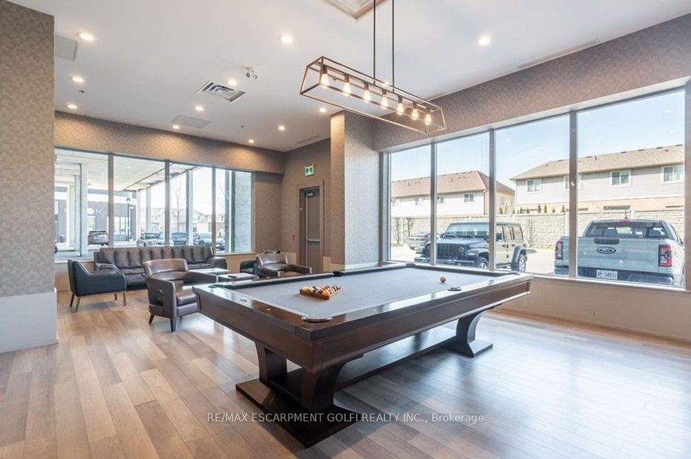550 North Service Road, #404