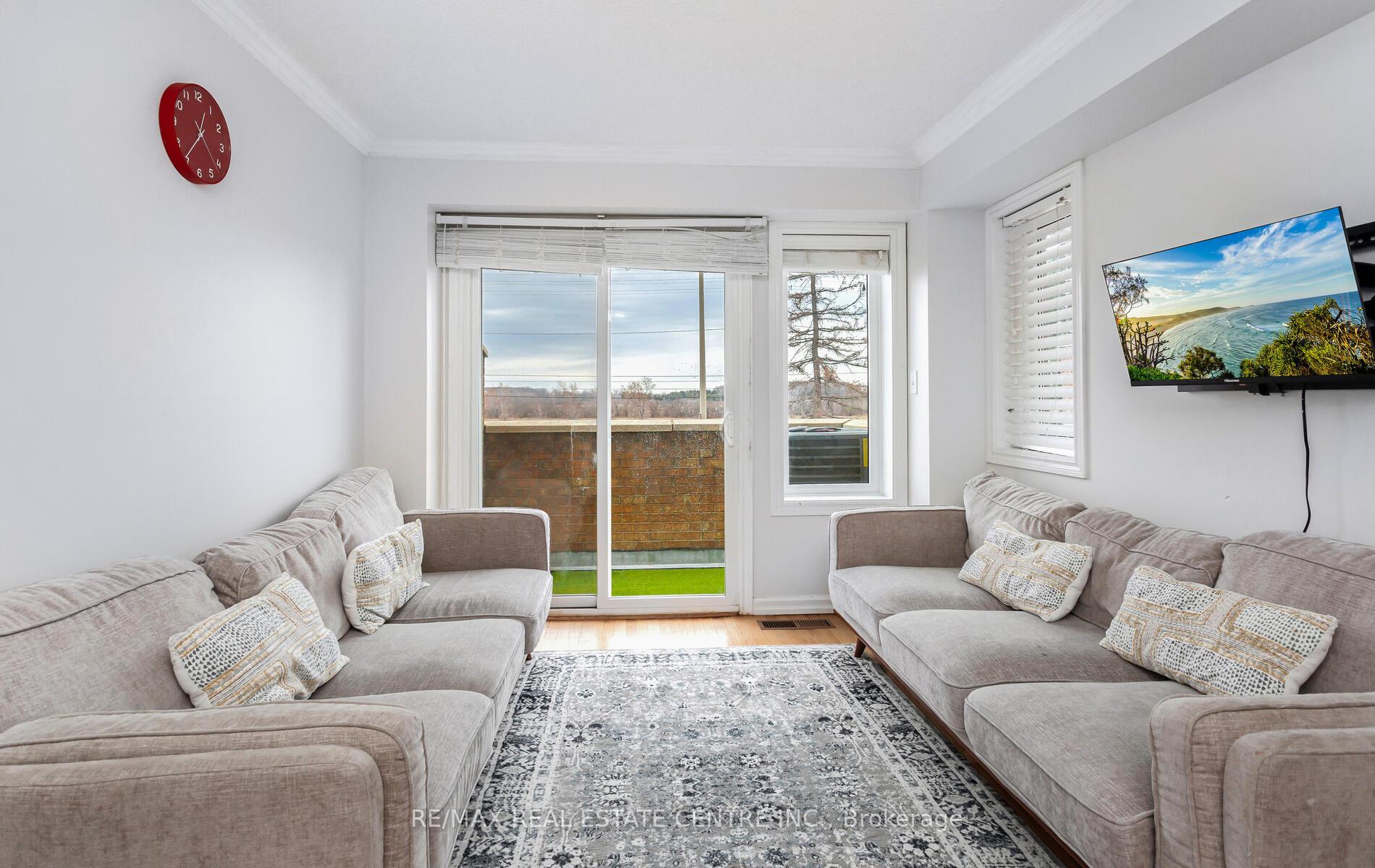 3 Bedrooms Condo at 45 Bristol,  Mississauga For sale