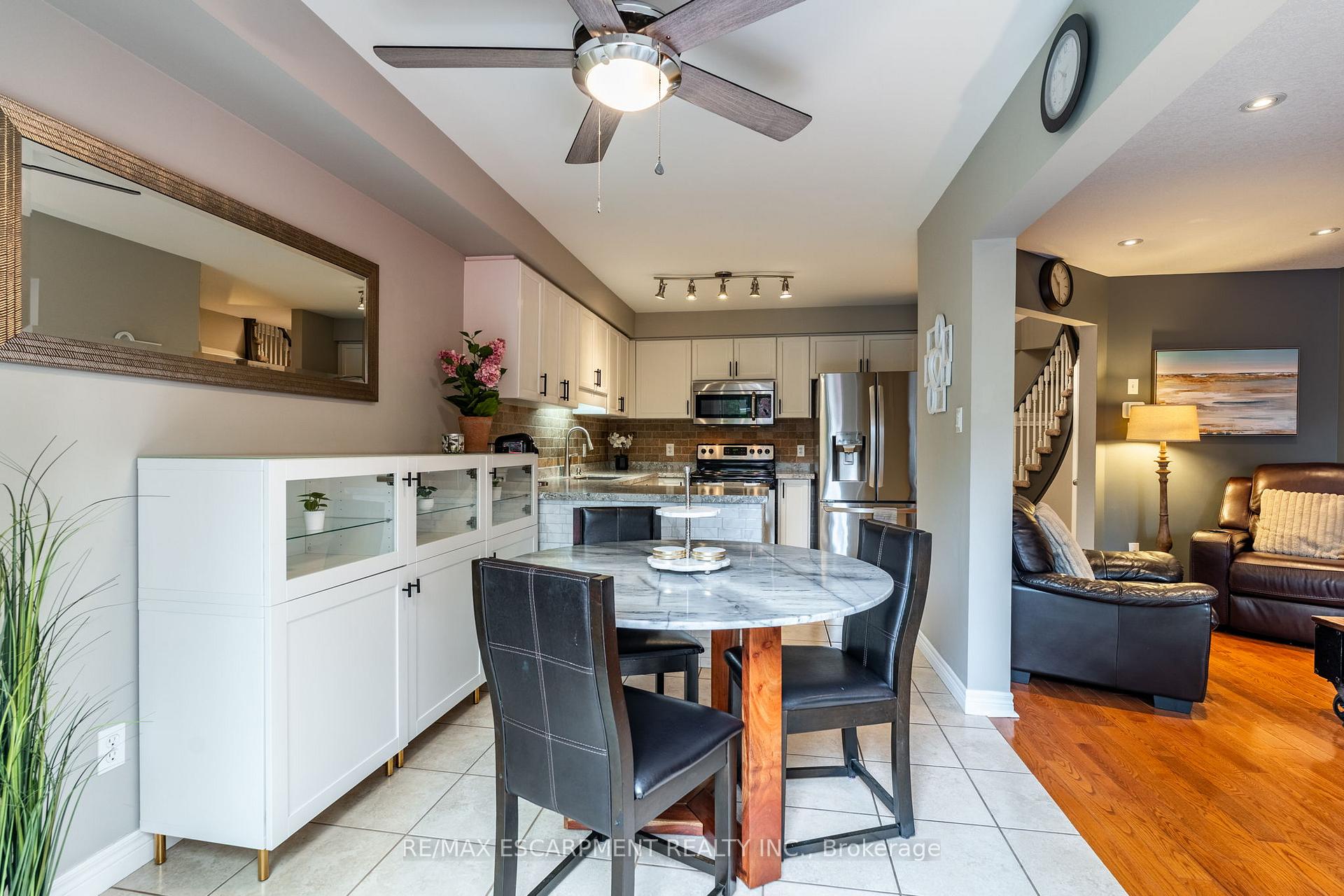 3 Bedrooms Condo at 1461 Upper Gage, Hamilton For sale