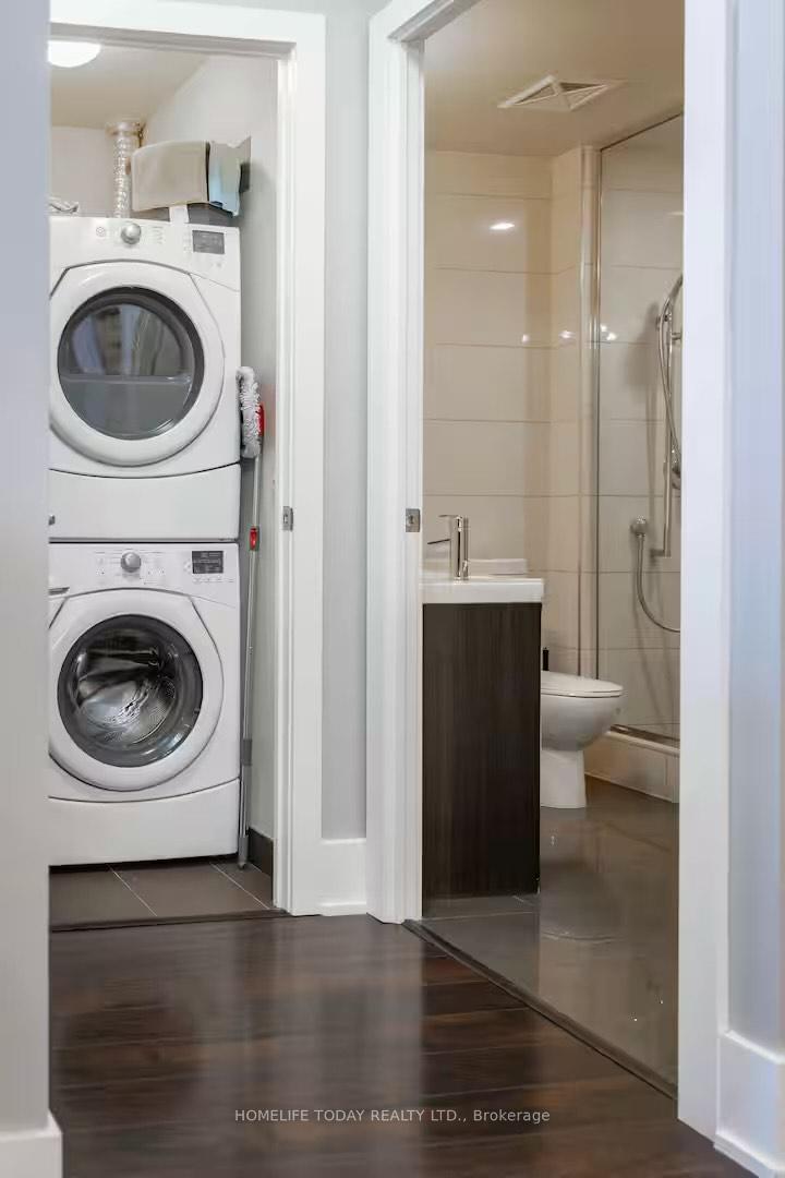 2 Bedrooms Condo at 300 Front, Toronto For sale