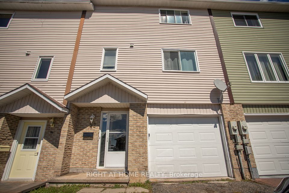 92 Farquahar Place, Elliot Lake, ON P5A 3H9