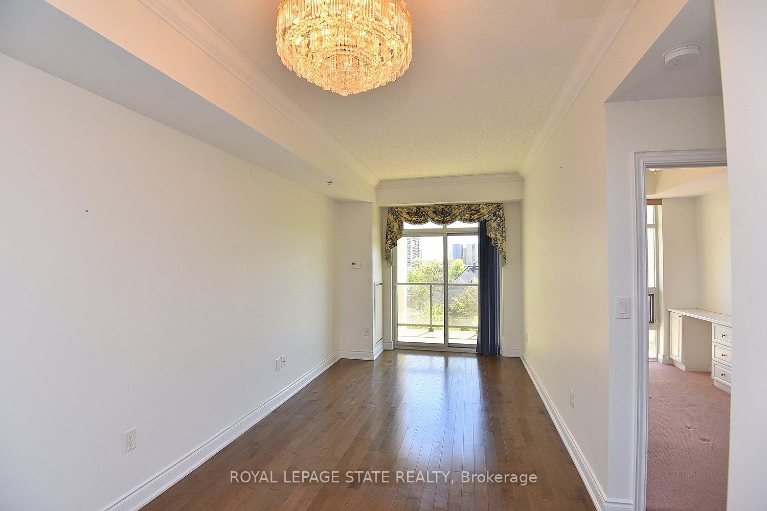2 Bedrooms Condo at 90 Charlton, Hamilton For sale