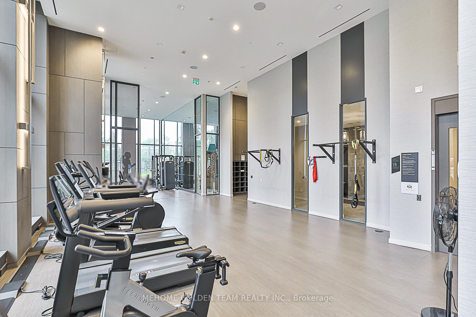 3 Bedrooms Condo at 15 Holmes, Toronto For sale