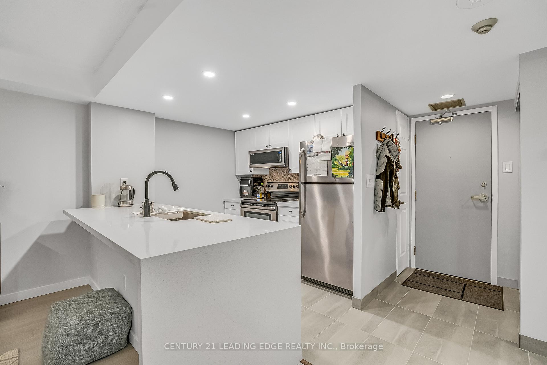 3 Bedrooms Condo at 705 King, Toronto For sale