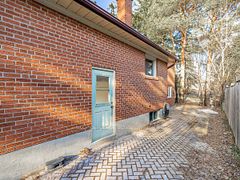 151 Henderson Avenue