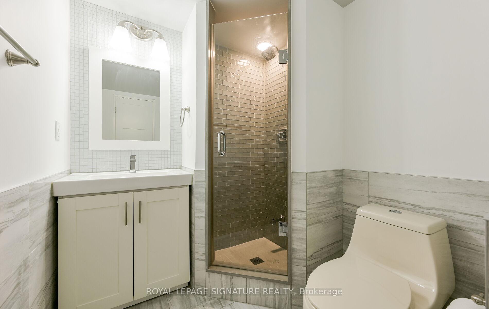 2 Bedrooms Condo at 75 King, Mississauga For sale