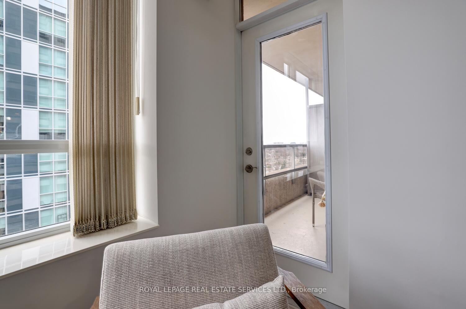 2 Bedrooms Condo at 5233 Dundas,  Toronto For sale