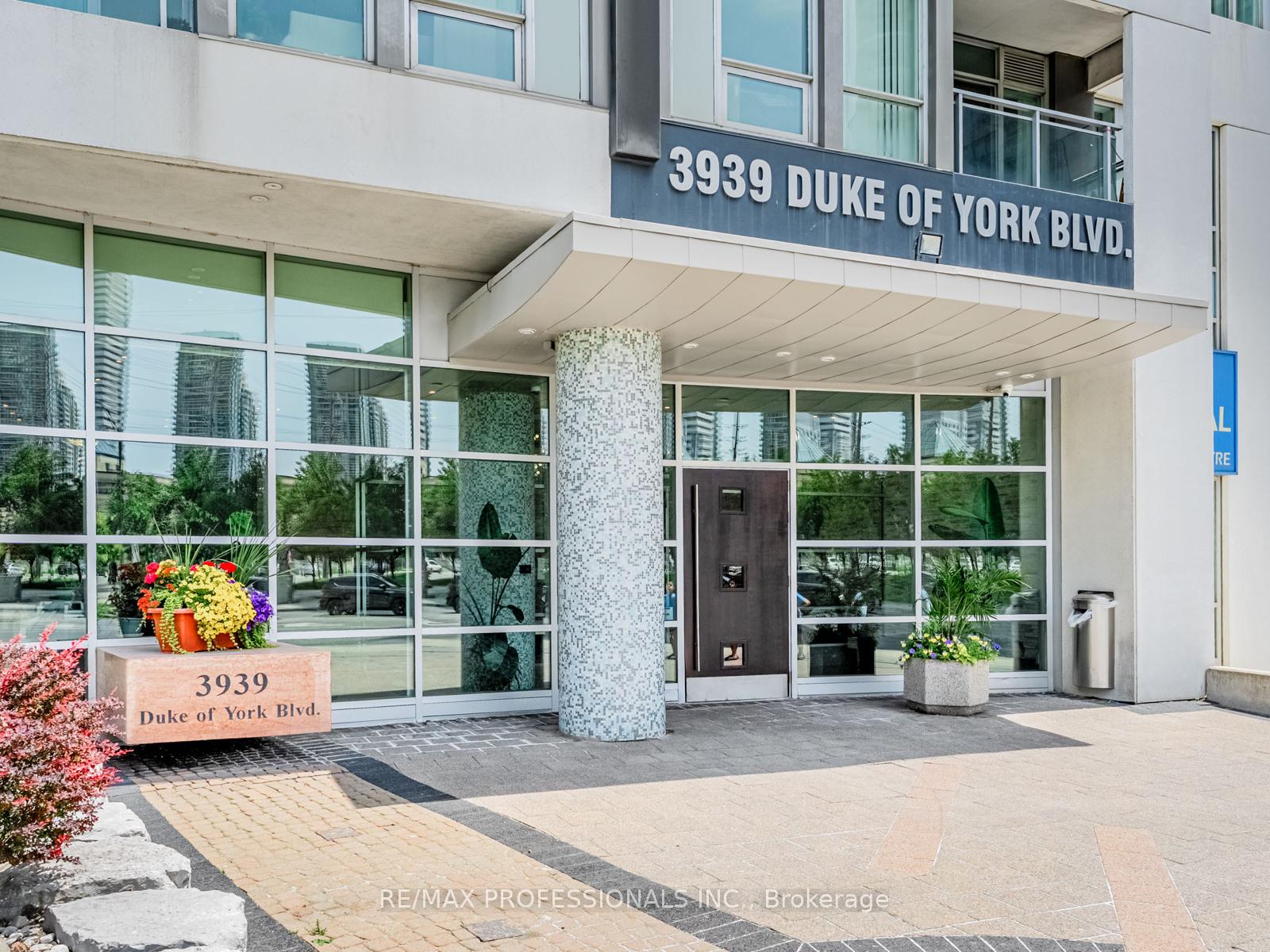2 Bedrooms Condo at 3939 Duke of York, Mississauga For sale