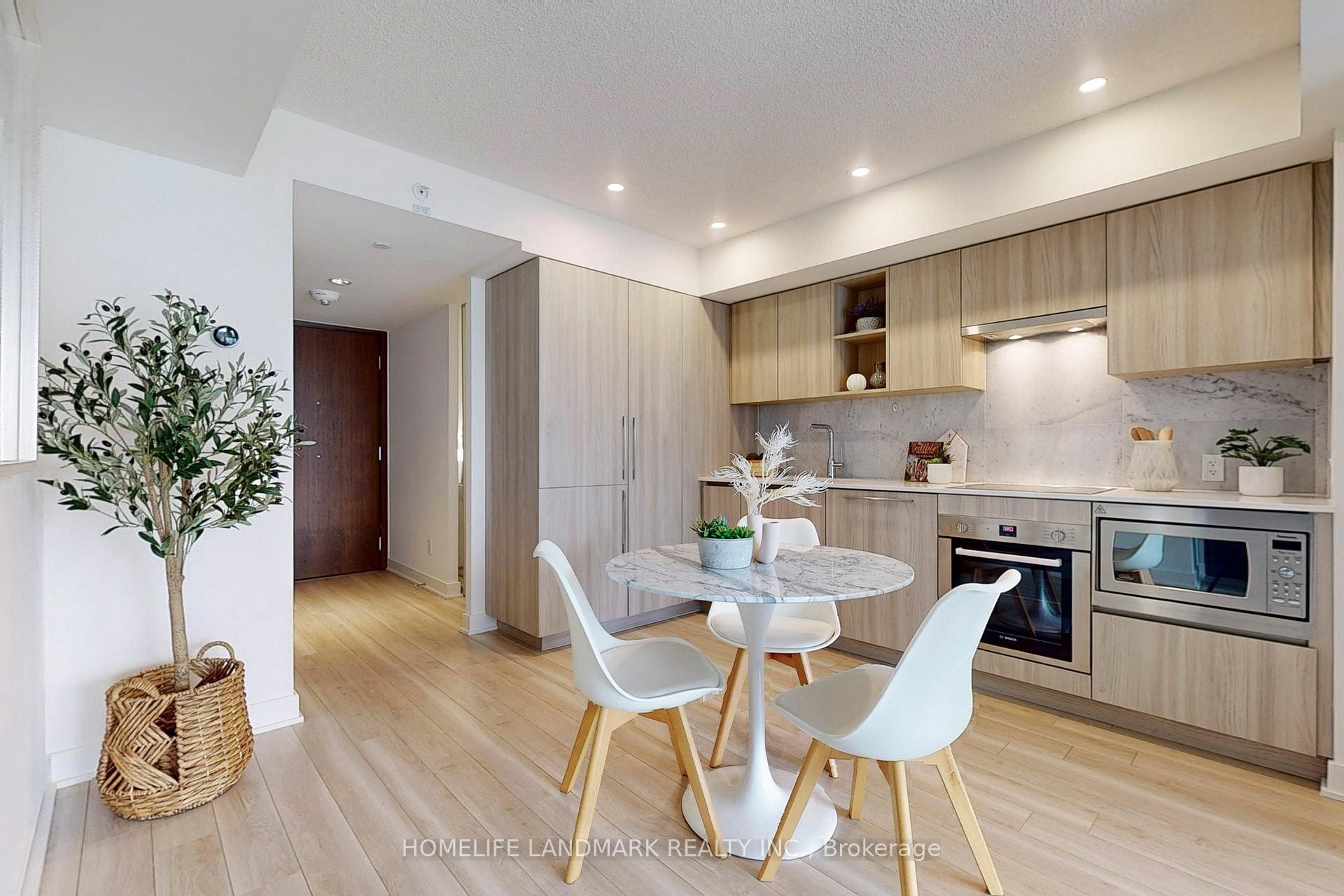 2 Bedrooms Condo at 17 Bathurst, Toronto For sale