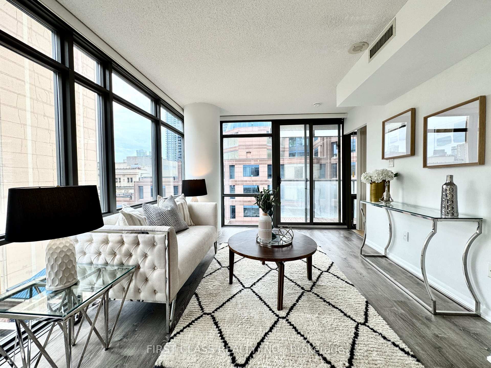 3 Bedrooms Condo at 38 Grenville, Toronto For sale