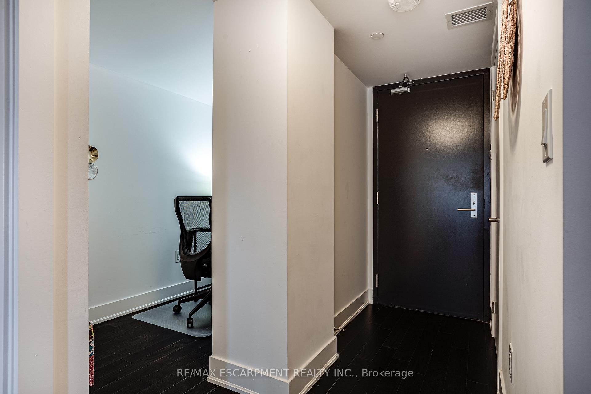3 Bedrooms Condo at 955 BAY, Toronto For sale