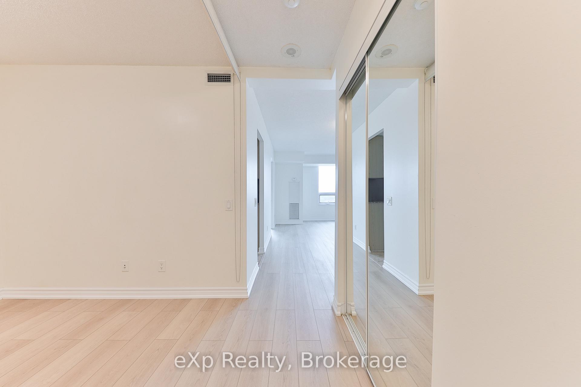 3 Bedrooms Condo at 83 Borough, Toronto For sale