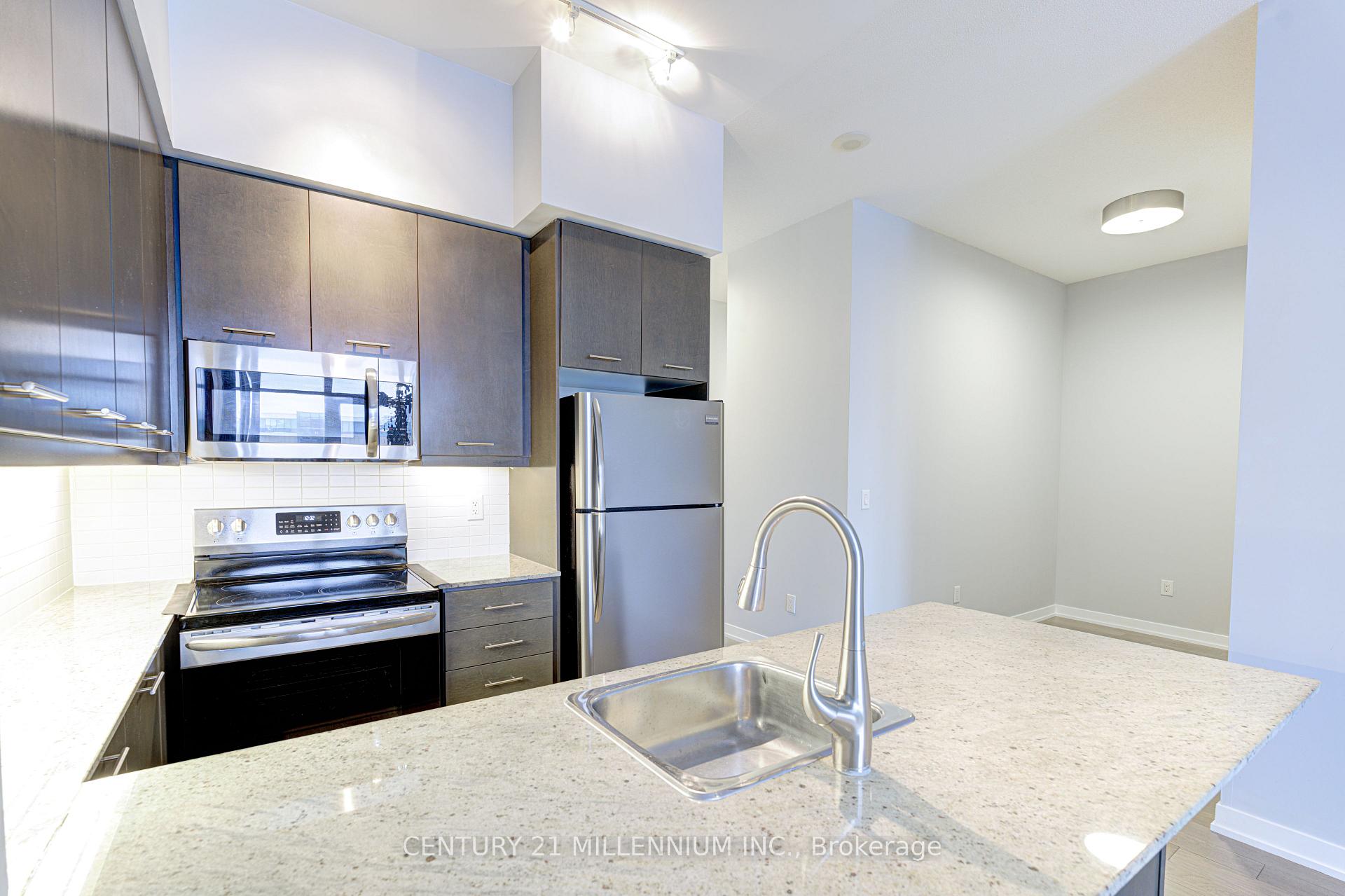 2 Bedrooms Condo at 365 Prince Of Wales, Mississauga For sale