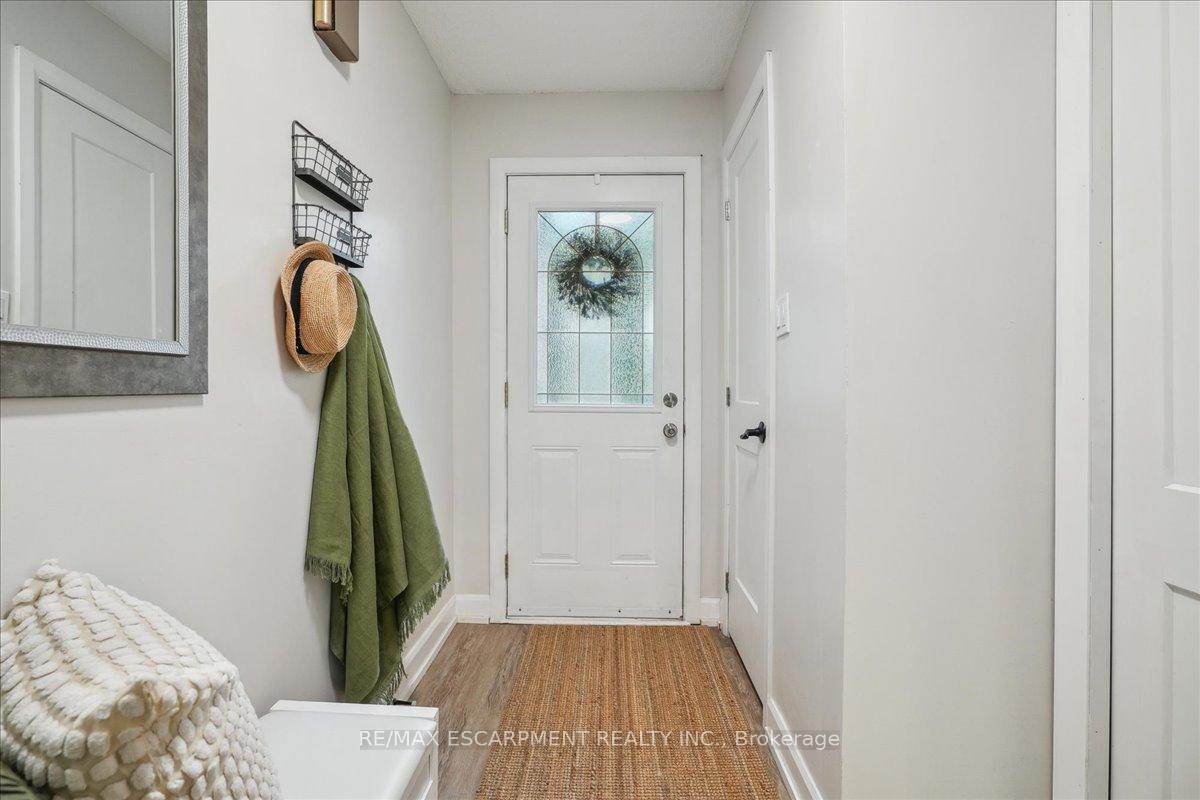 3 Bedrooms Condo at 680 Regency, Burlington For sale
