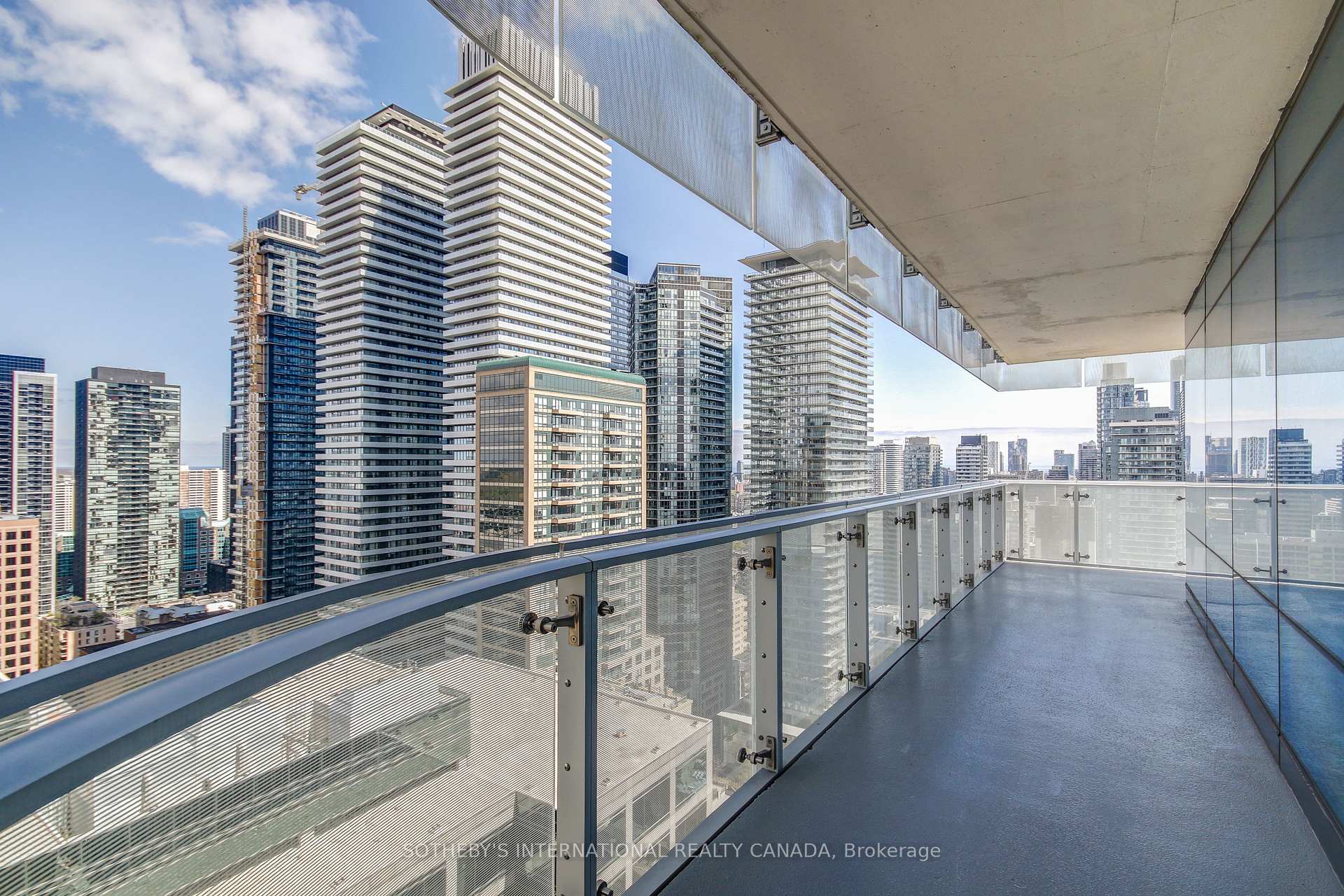 2 Bedrooms Condo at 1 Bloor, Toronto For sale