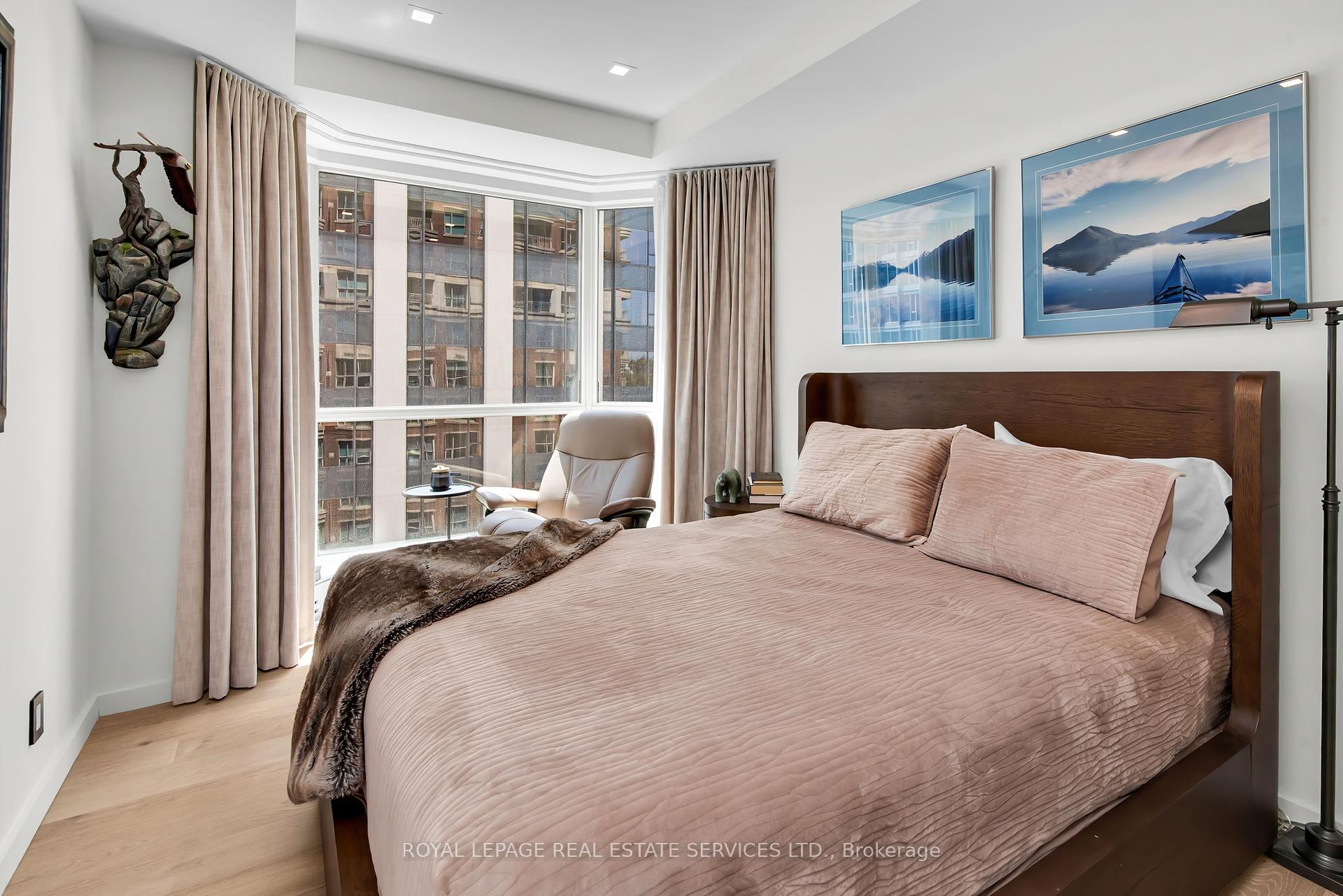 2 Bedrooms Condo at 38 Avenue, Toronto For sale