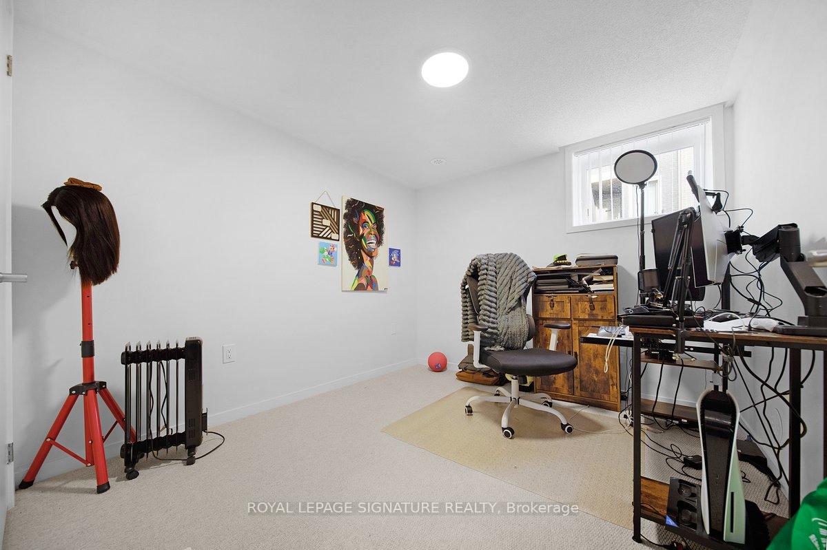 2 Bedrooms Condo at 151 Honeycrisp, Vaughan For sale