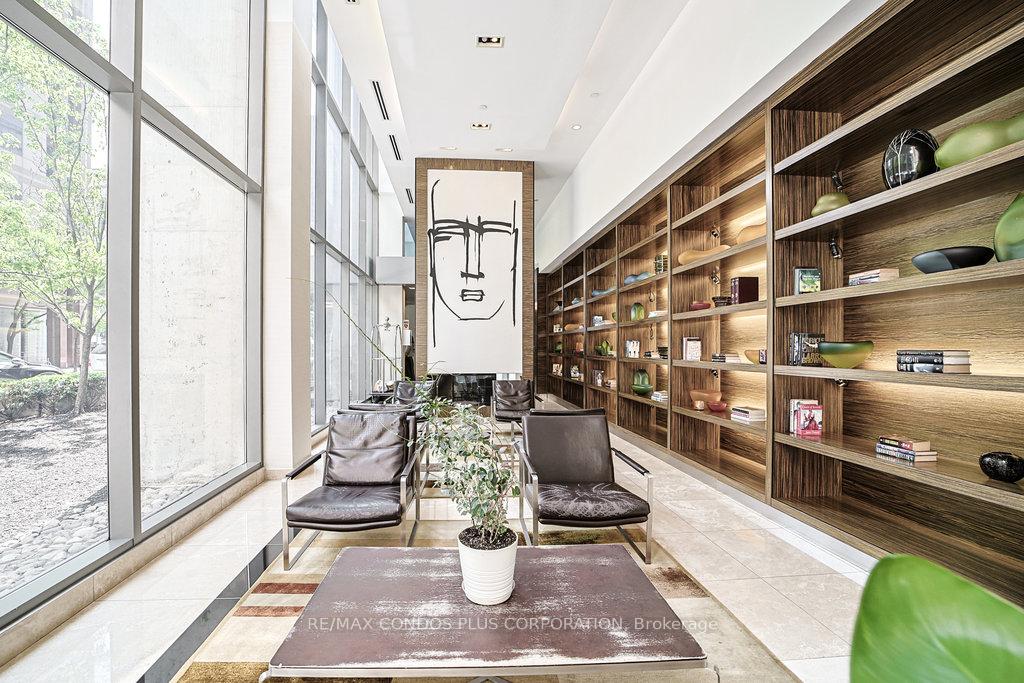 2 Bedrooms Condo at 38 Grenville, Toronto For sale