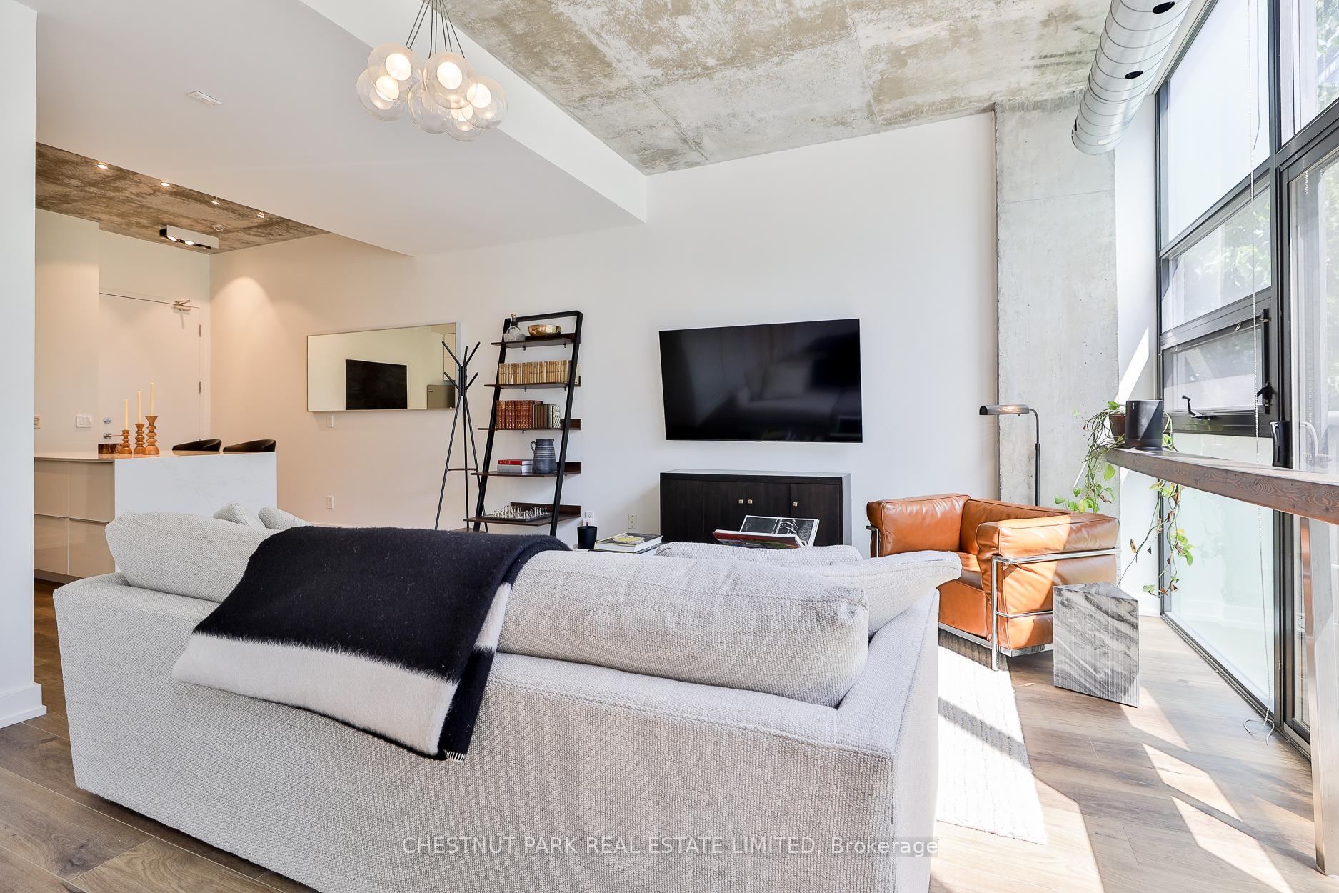 1 Bedroom Condo at 60 Bathurst, Toronto For sale